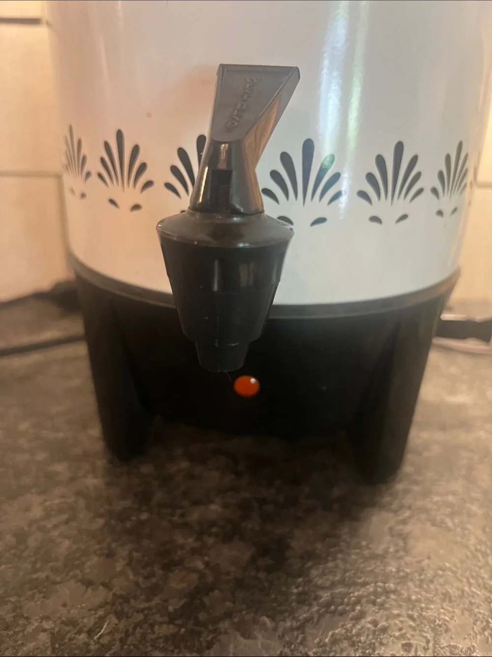 MCM West Bend 30 cup electric coffee urn. Has pour spout. Exc condition.